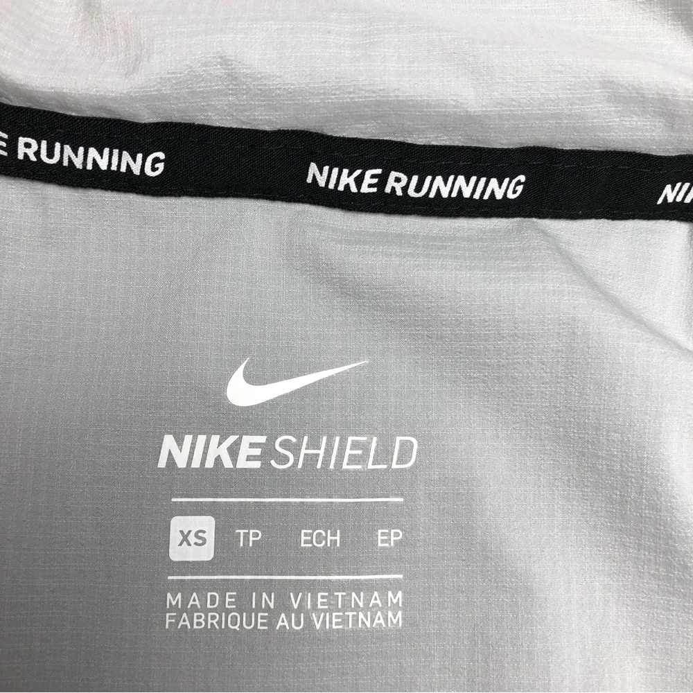 ⭐️NEW⭐️ Nike Shield Crop Running Jacket Women - Picture 5 of 14